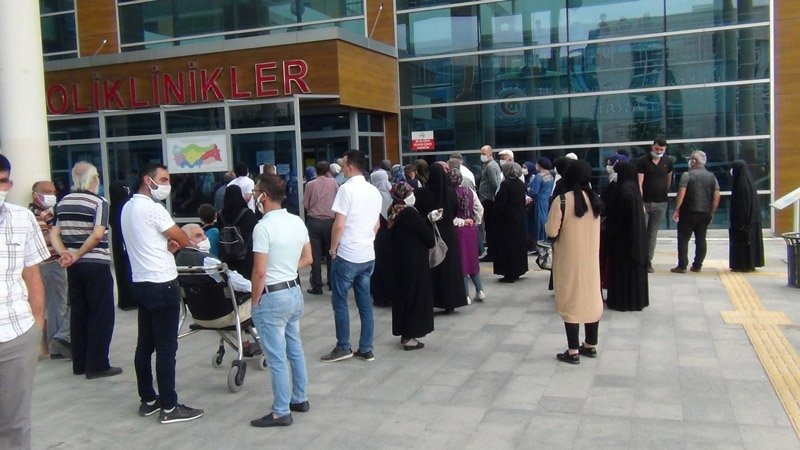 العلاج المجاني للسوريين في تركيا: كيف تحصل على معاينات وأدوية بالمجان؟