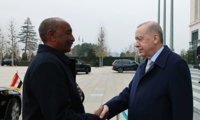 فيديو تحية مختلفة من البرهان لرئيس استخبارات تركيا وكلمات عربية بحديث مع أردوغان