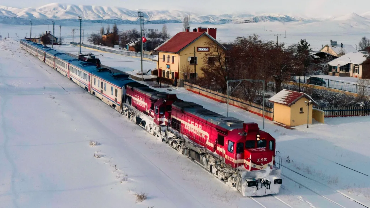 هل تستحق الرحلة هذا السعر؟ قطار "توريست إيسترن" يشعل الجدل في تركيا!