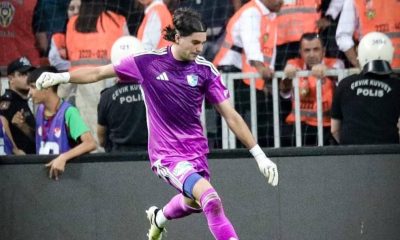 حارس مرمى يرتشف القهوة أثناء مباراة في تركيا (فيديو)