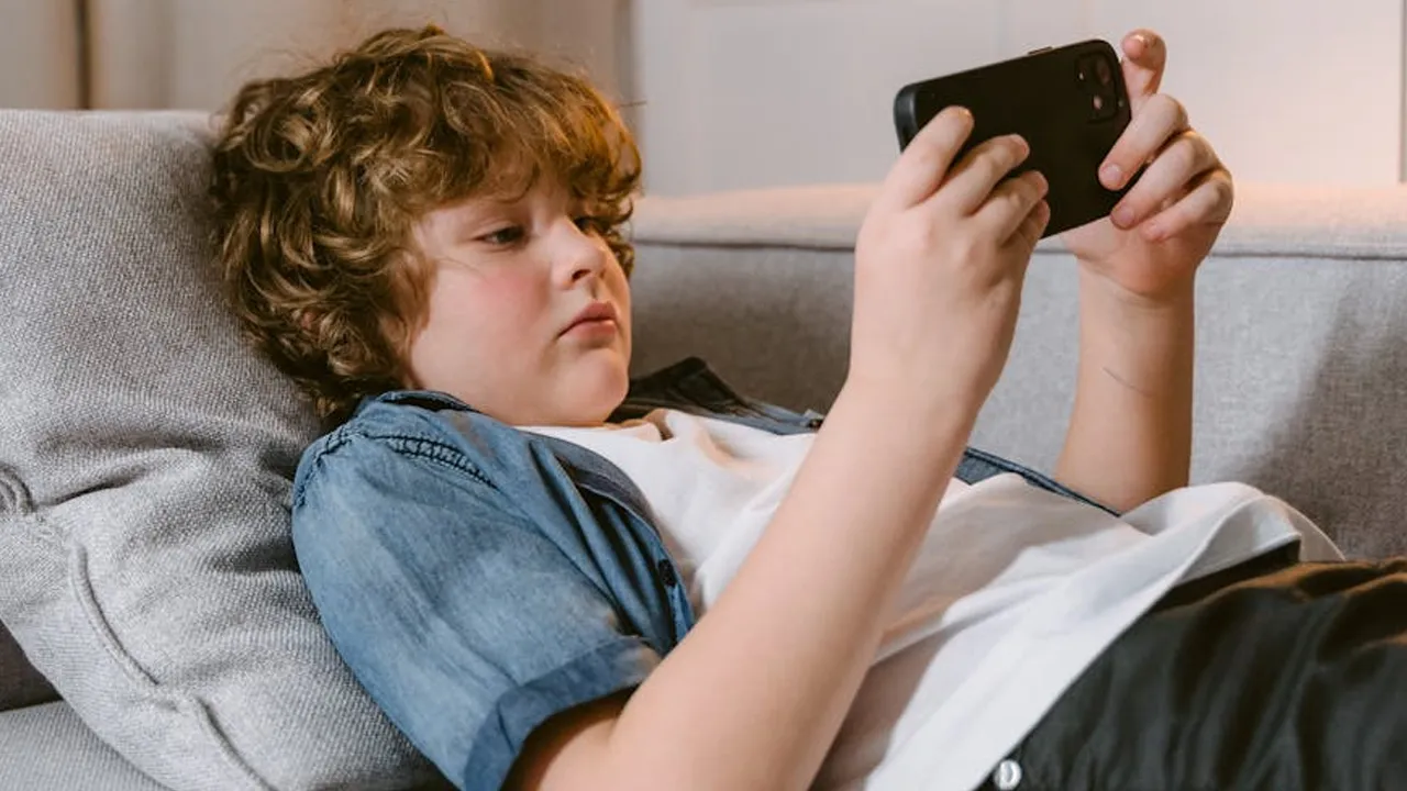 تركيا تفرض قيودًا رقمية جديدة لحماية الأطفال دون 15 عامًا