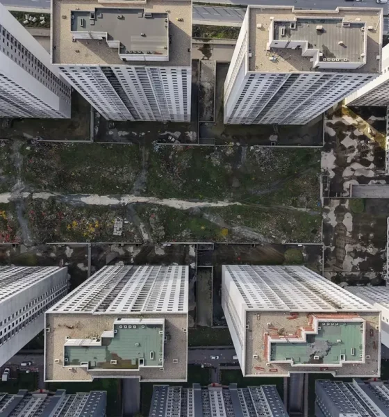 مشاريع إسنيورت المهجورة تعود إلى الواجهة: “مقابر ناطحات السحاب” في صور جوية