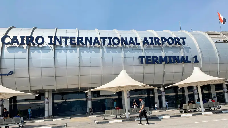 مطار القاهرة مصر
