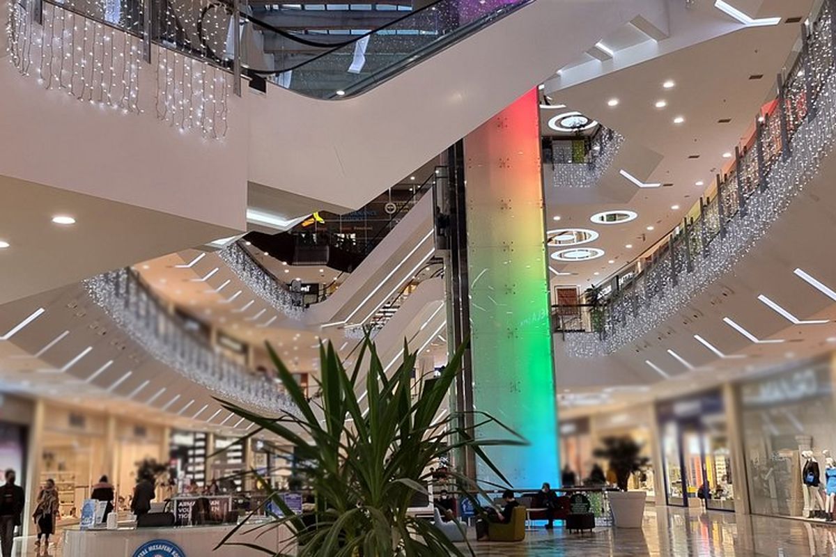 حظر جديد يهز الشارع التركي.. منع دخول من دون 18 عامًا إلى المول