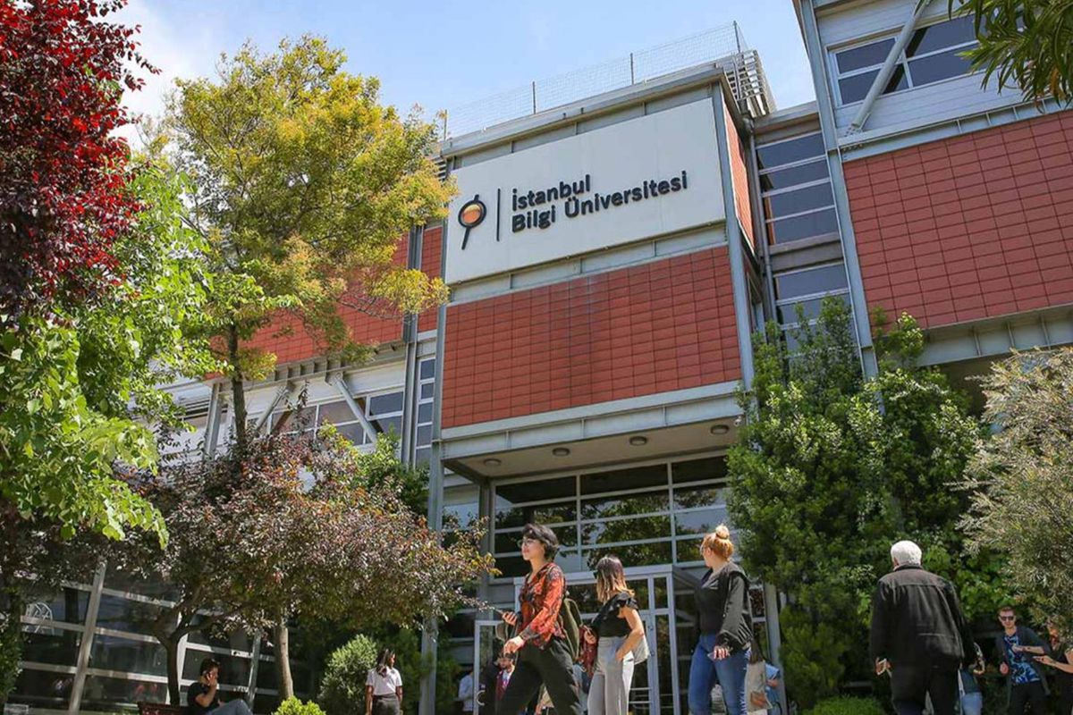 إغلاق جامعة بيلجي يهزّ آلاف الطلاب في إسطنبول.. ما الذي سيحدث لهم!