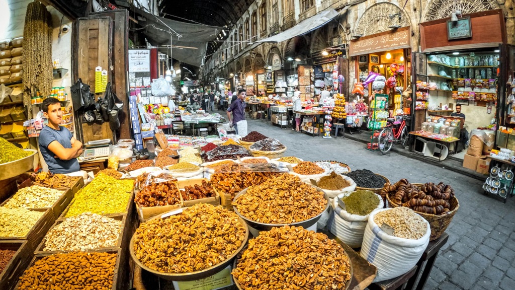 زيادة 50% لا تكفي؟ جدل اقتصادي واسع في سوريا بعد المرسوم الجديد
