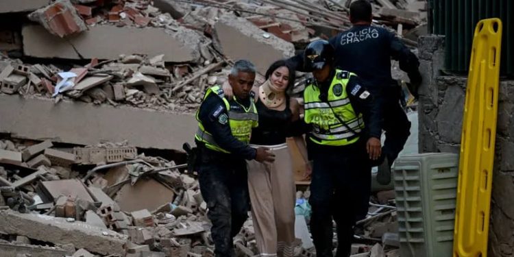 زلزالا فنزويلا.. عشرات القتلى ومشاهد مرعبة وتحذير من التوابع