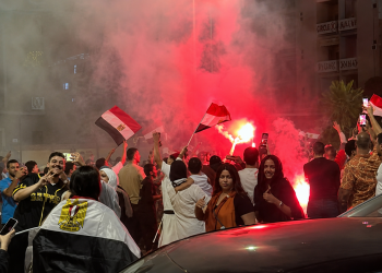 بين المدرجات ومنصات التواصل.. كيف وحد المنتخب المصري مشاعر السوريين والمصريين؟