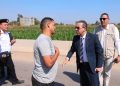 مسؤول مصري يمنع كارثة محققة بالصدفة.. شاهد ماذا اكتشف على الطريق