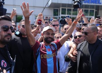 أول رسالة من محمد صلاح بعد وصوله إلى إسطنبول