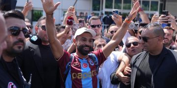أول رسالة من محمد صلاح بعد وصوله إلى إسطنبول