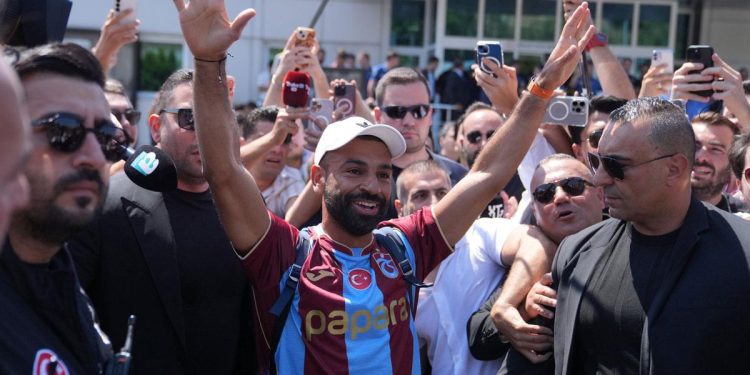 أول رسالة من محمد صلاح بعد وصوله إلى إسطنبول