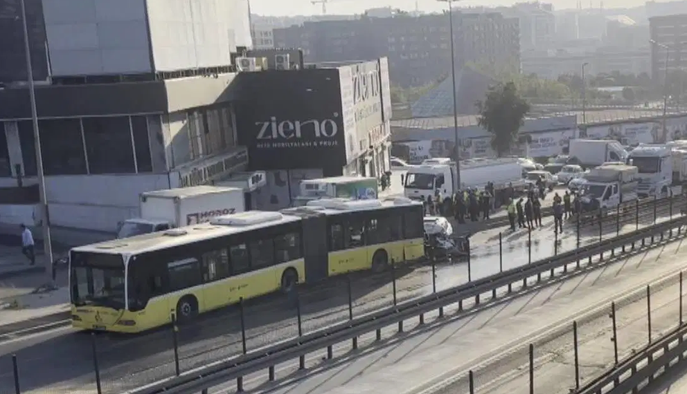 حادث مأساوي يهز إسطنبول.. إغلاق طريق D-100 بعد تصادم قاتل