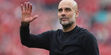 غوارديولا يحسم موقفه من تدريب محمد صلاح.. وكيله يكشف الحقيقة