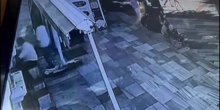 سرقة صادمة داخل مسجد بمنطقة الفاتح في إسطنبول