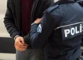 33 مسدسًا في قبضة الشرطة التركية.. ماذا كشفت مداهمة ورشة سرية؟